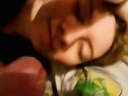 Mijn vrouw zuigt mijn lul en slikt mijn sperma door Mijn vrouw zuigt mijn lul en slikt mijn sperma door
