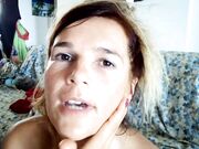 Mijn vrouw zuigt mijn lul en slikt mijn sperma door